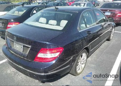 2009 Mercedes-Benz C300 z USA, uszkodzony, nr VIN WDDGF54XX9F240318